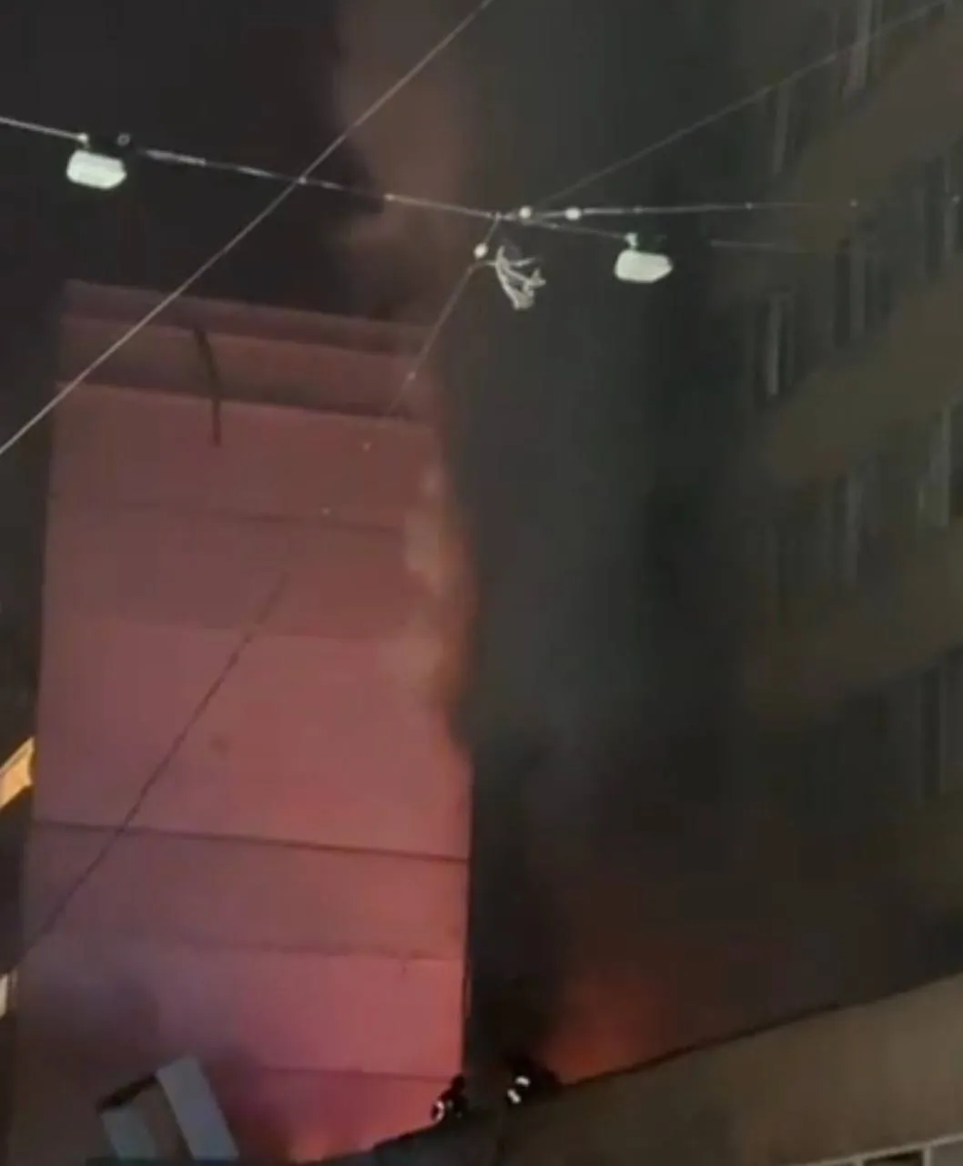 Було дві хвилі атак: Росія вночі вдарила по Одесі, постраждали шестеро людей. Фото і відео