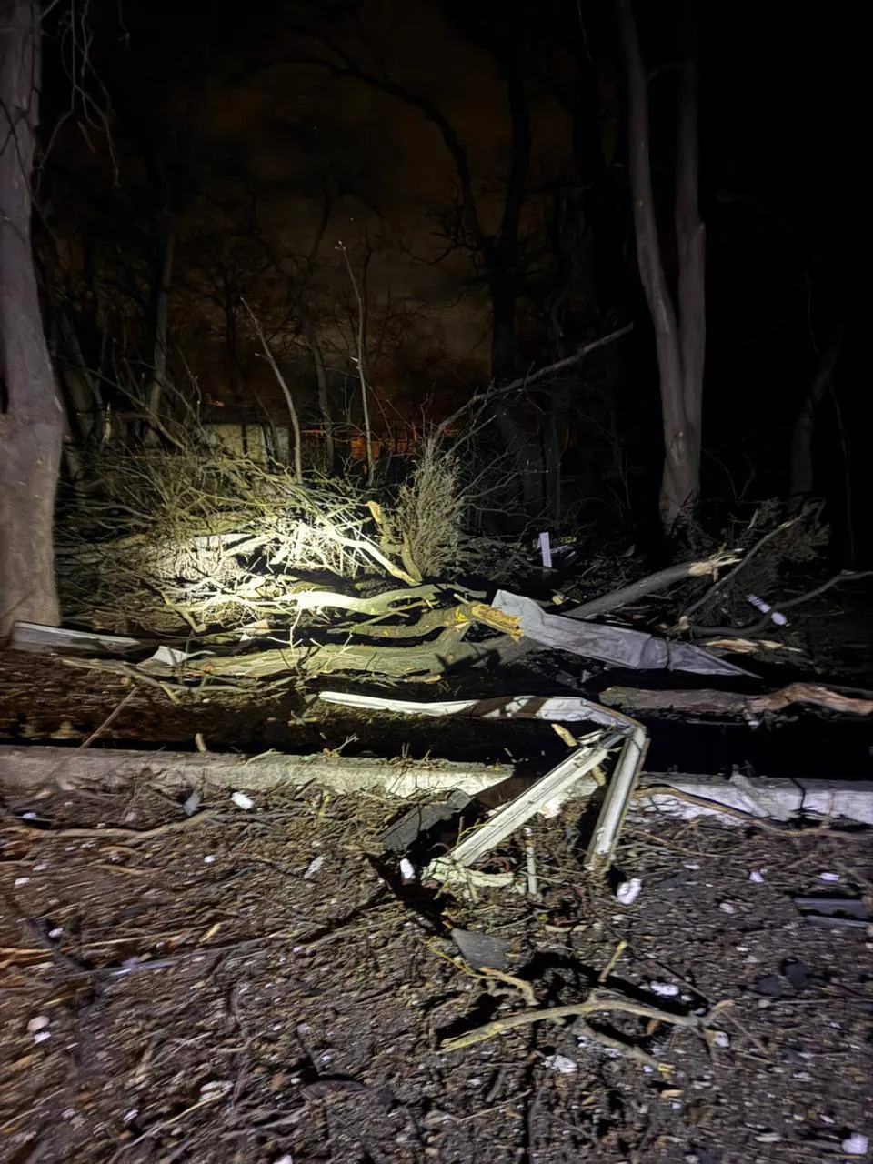 Було дві хвилі атак: Росія вночі вдарила по Одесі, постраждали шестеро людей. Фото і відео