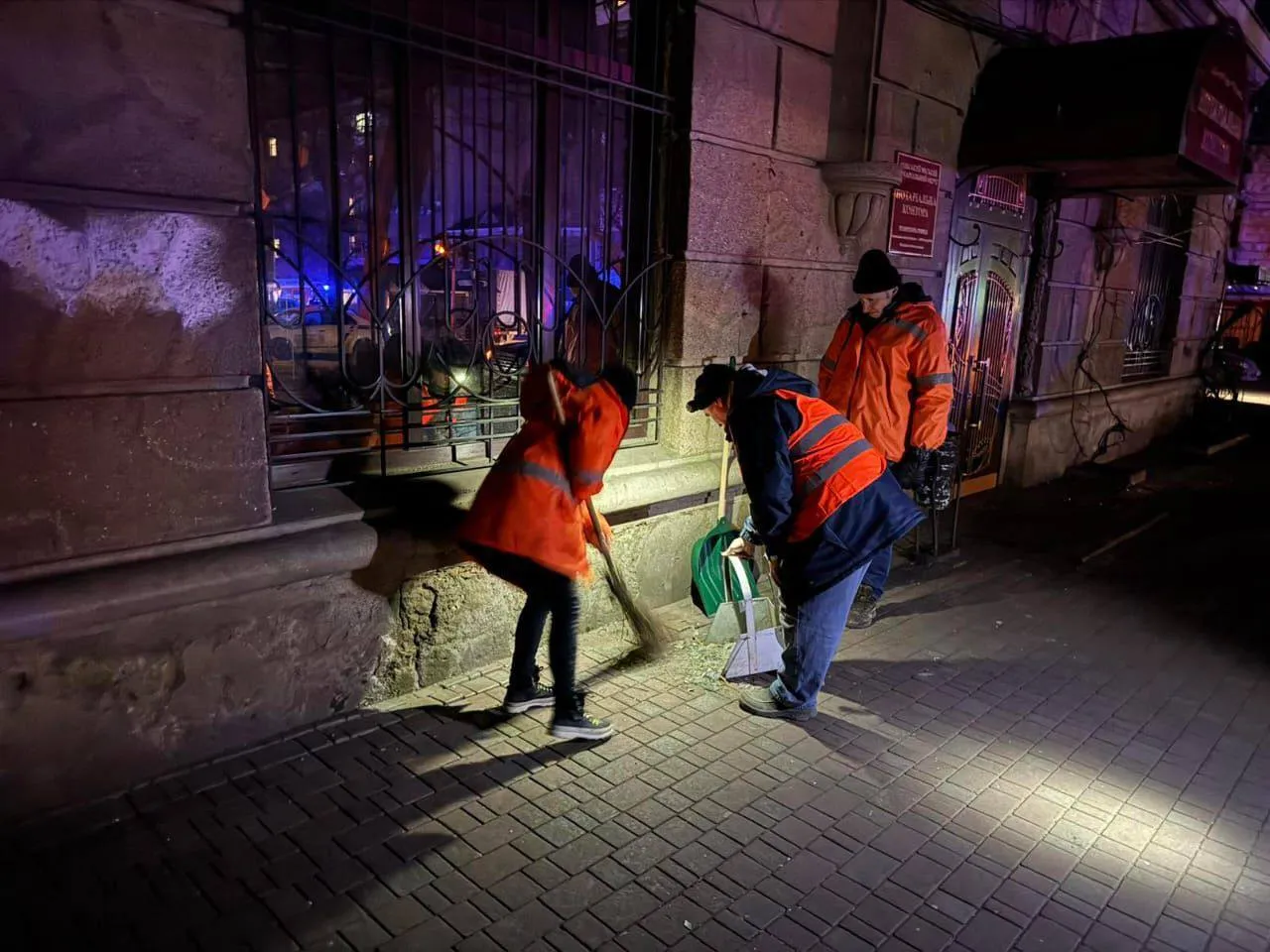 Було дві хвилі атак: Росія вночі вдарила по Одесі, постраждали шестеро людей. Фото і відео