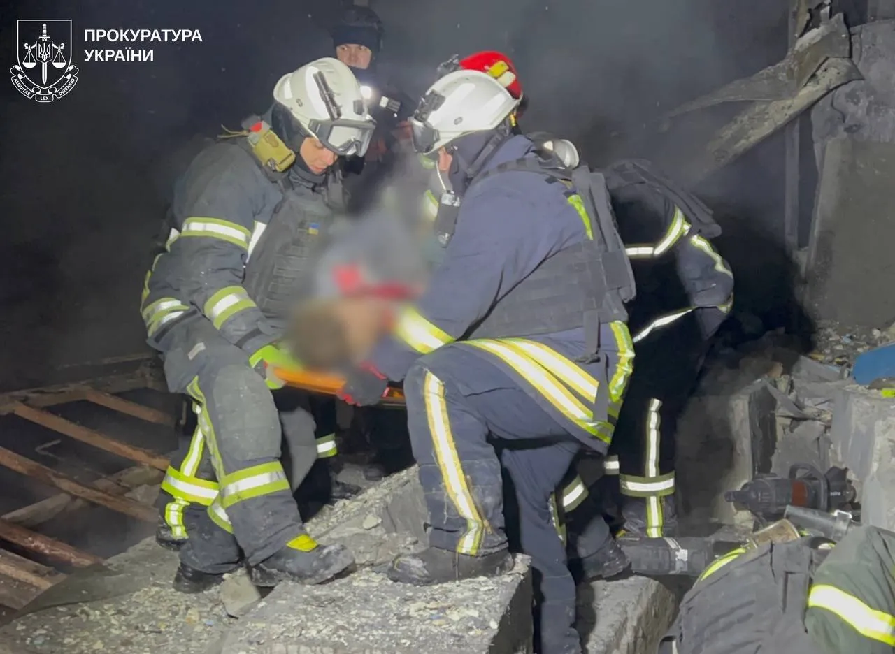 Росія ударом по передмістю Харкова вбила чотирьох людей, ще шестеро дістали поранення. Фото