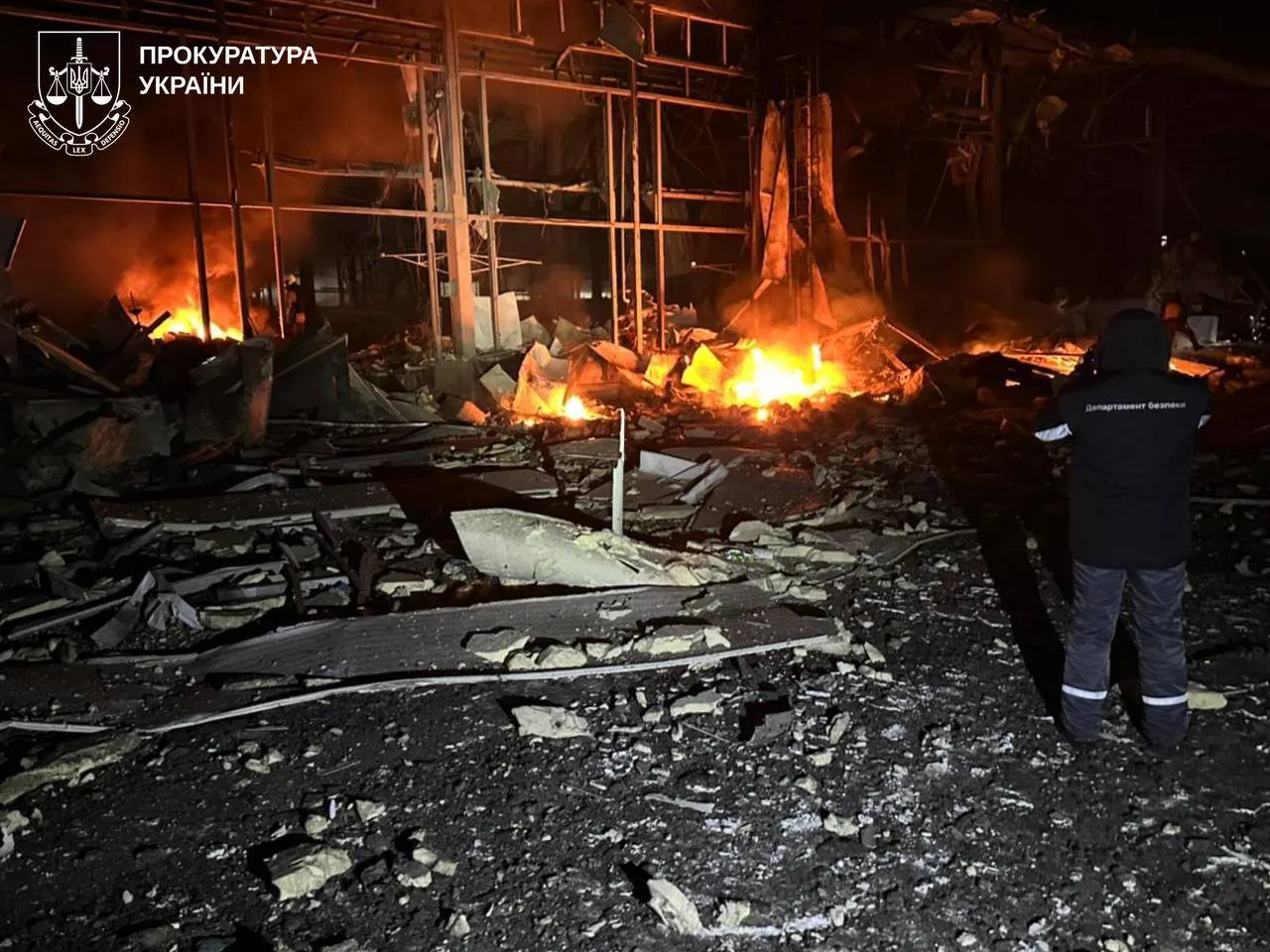 Росія ударом по передмістю Харкова вбила чотирьох людей, ще шестеро дістали поранення. Фото