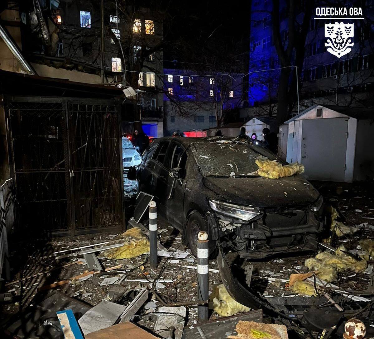 Було дві хвилі атак: Росія вночі вдарила по Одесі, постраждали шестеро людей. Фото і відео