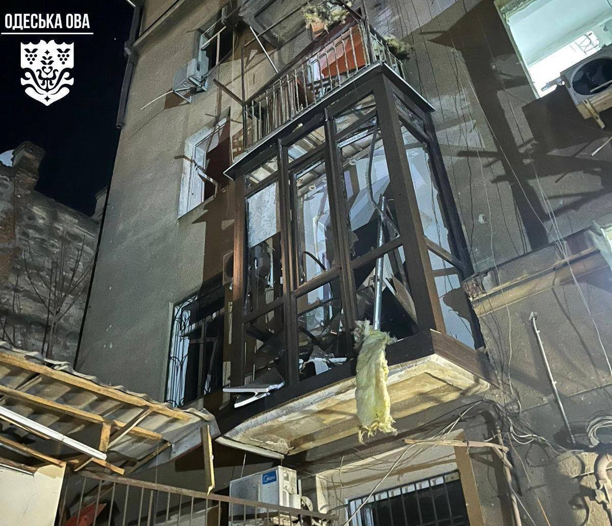 Було дві хвилі атак: Росія вночі вдарила по Одесі, постраждали шестеро людей. Фото і відео