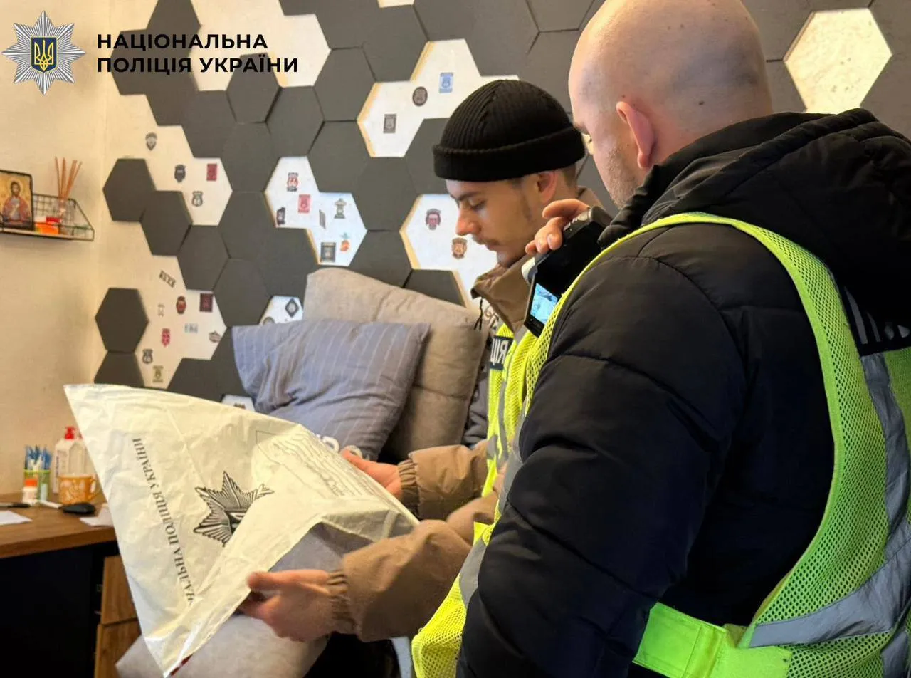 Напад у школі в Києві: поліцейські повідомили про підозру підлітку. Подробиці та фото