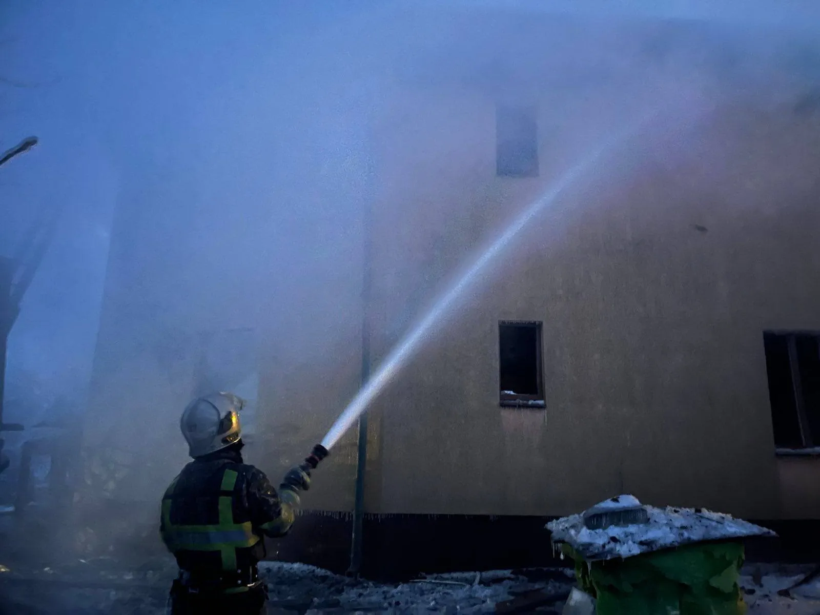 Є пошкодження, введено екстрені відключення світла: наслідки чергової російської атаки на Київщину. Фото