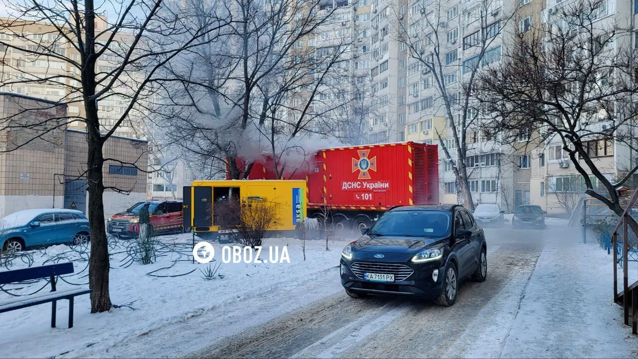 Генераторами заживили багатоповерхівки: як ДСНС допомагає мешканцям Києва під час відключення світла та тепла. Фото та відео