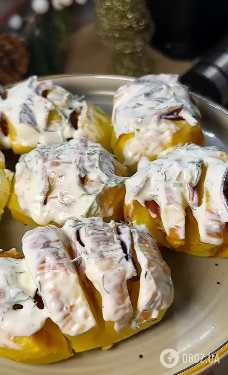 Как небанально запечь картофель в духовке: с беконом и вкусным соусом