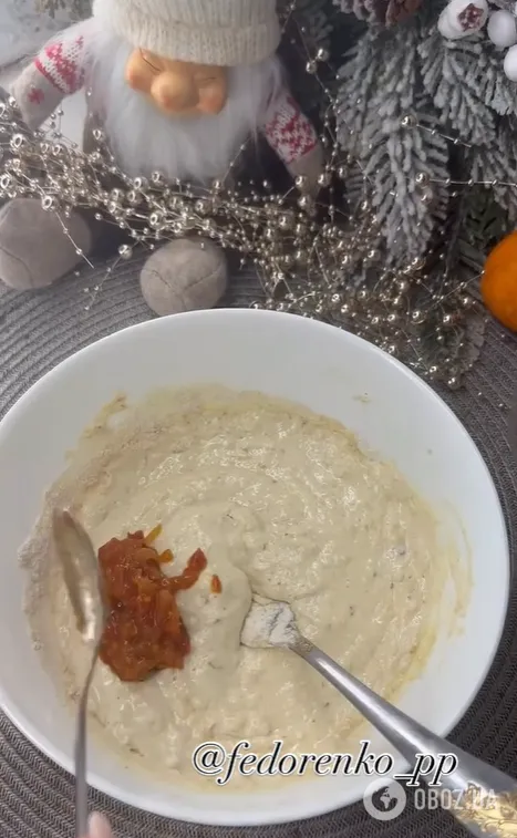 Ліниві оладки на кефірі замість піци: додайте сир, ковбасу та помідори