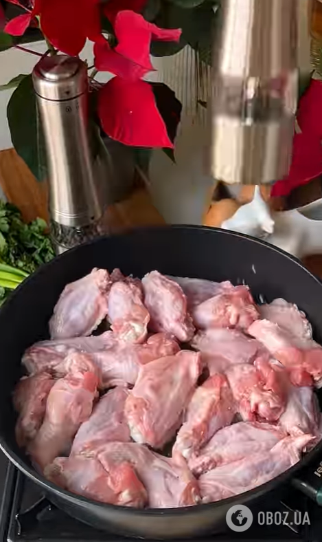 Сочные жареные крылья в пивной глазури: делимся быстрым рецептом мяса на сковородке