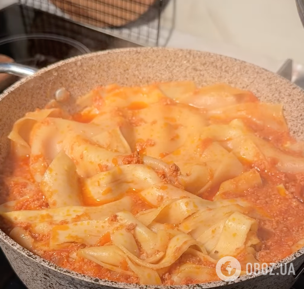 Ленивая лазанья с фаршем и сыром на сковороде: вкуснее любой закуски