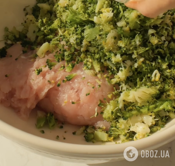 Сочные куриные котлеты с брокколи: делимся легким рецептом