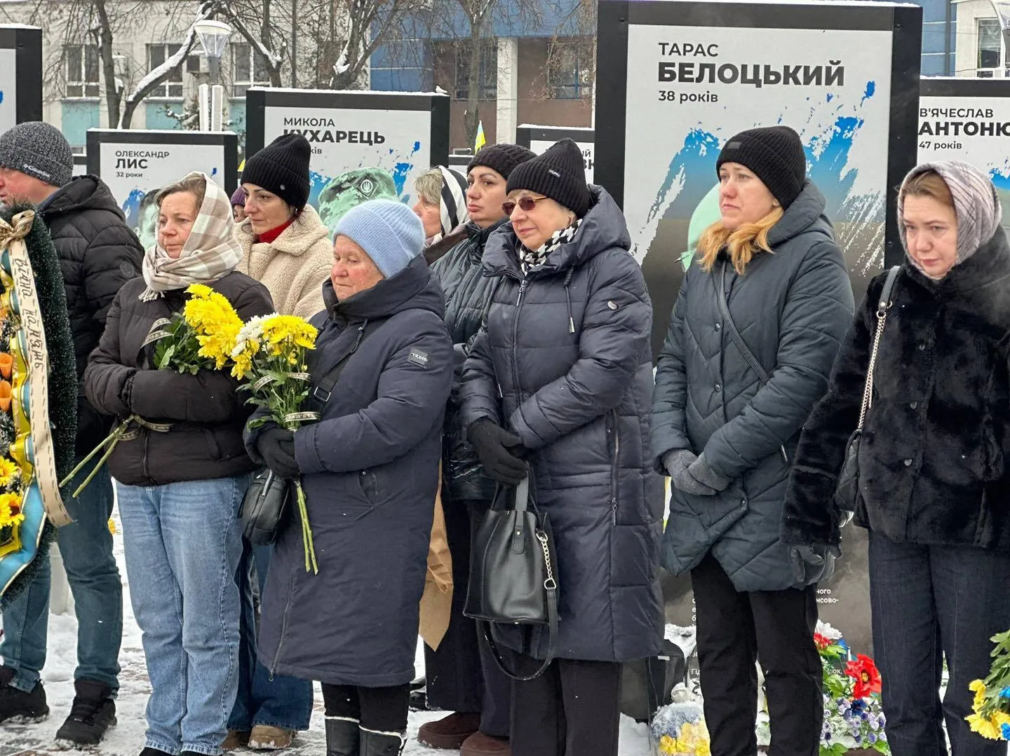 "Это был незаменимый человек в коллективе": в Ривне попрощались с воином, который погиб в боях на Донетчине. Фото и видео