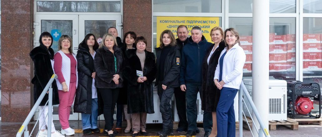 Марина Порошенко привезла в Днепр 5 генераторов для областного госпиталя ветеранов