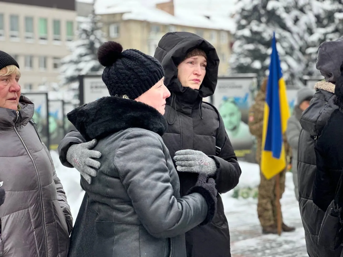 "Это был незаменимый человек в коллективе": в Ривне попрощались с воином, который погиб в боях на Донетчине. Фото и видео