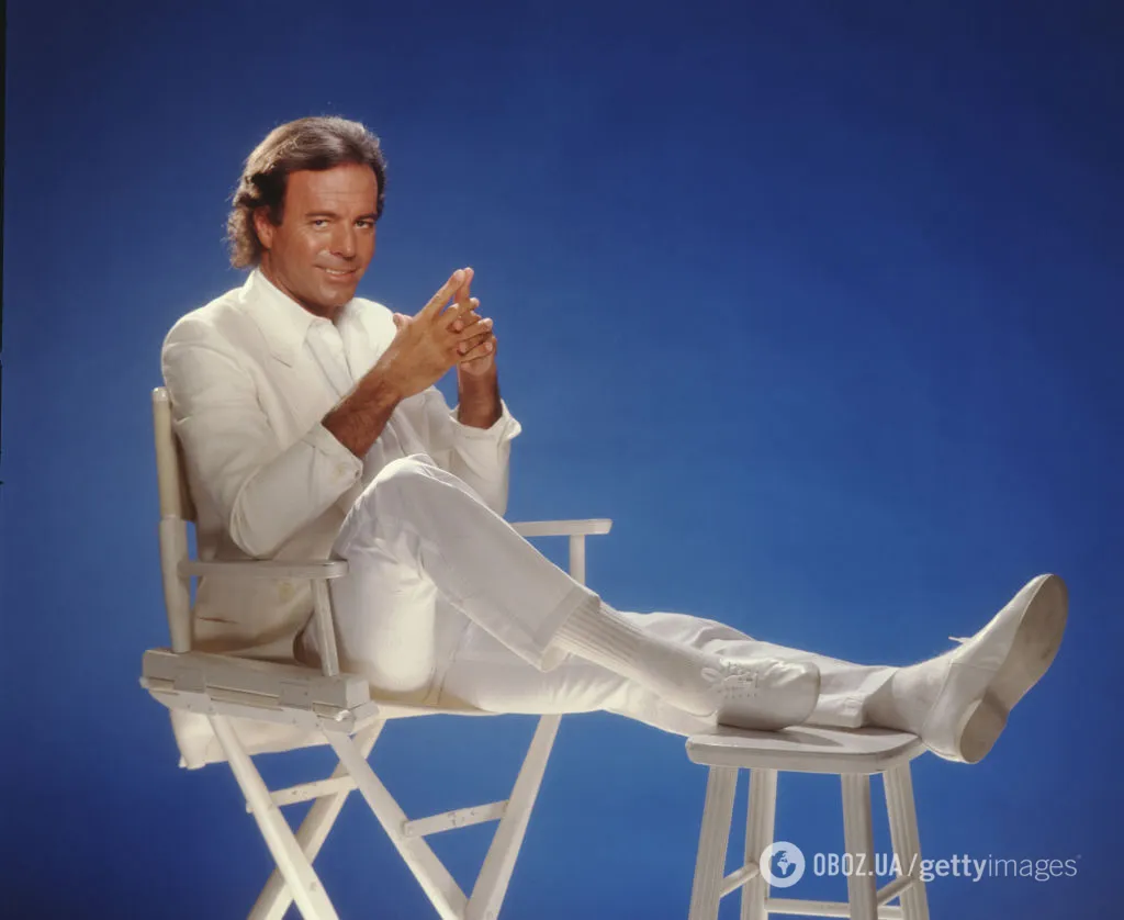 "Он использовал меня почти каждую ночь". 82-летнего Хулио Иглесиаса обвинили в сексуальном насилии сразу две женщины