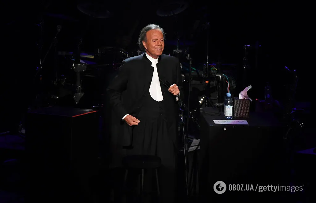 "Он использовал меня почти каждую ночь". 82-летнего Хулио Иглесиаса обвинили в сексуальном насилии сразу две женщины