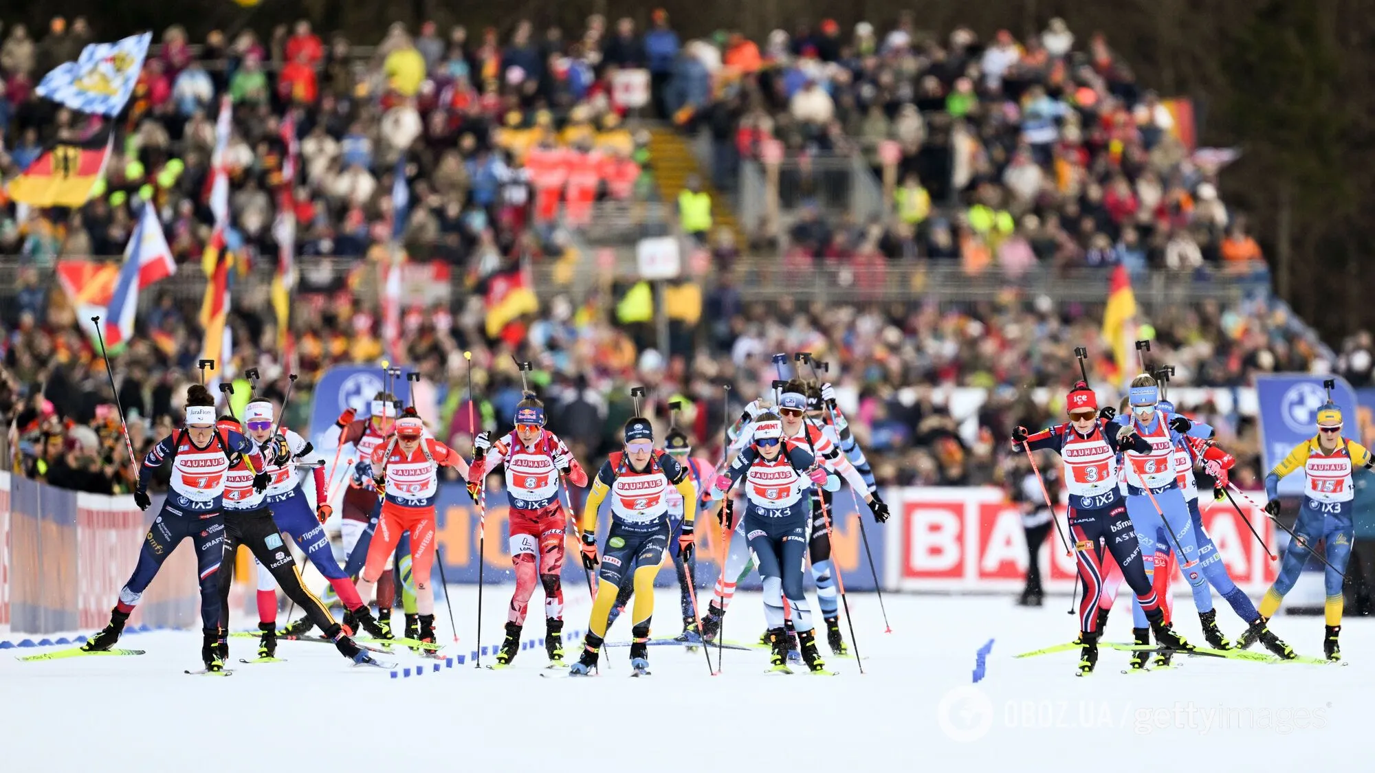 Женская эстафета на Кубке мира по биатлону завершилась фантастической развязкой. Видео