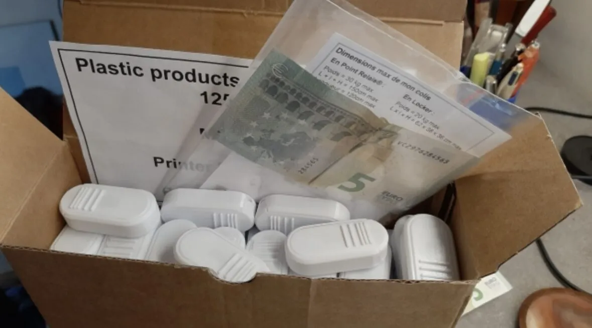 "Я – частина тіньової армії": 72-річний бельгієць допомагає українським військовим, друкуючи на 3D-принтері деталі. Фото