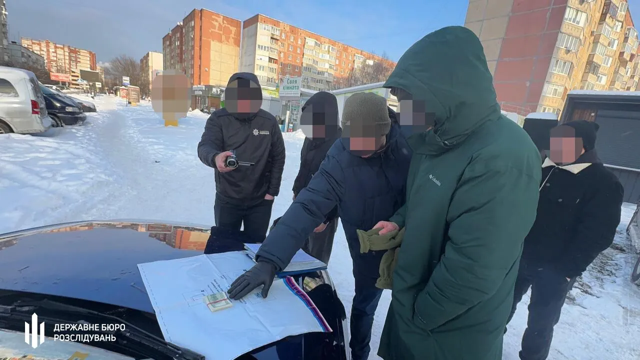 На Волыни разоблачили чиновника ТЦК, который брал взятки за снятие военнообязанных с розыска. Фото