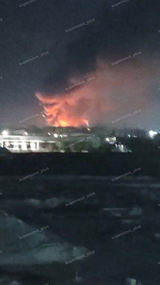 В российском Ростове прогремели взрывы, вспыхнул пожар: говорят, что горят резервуары с нефтепродуктами. Фото и видео