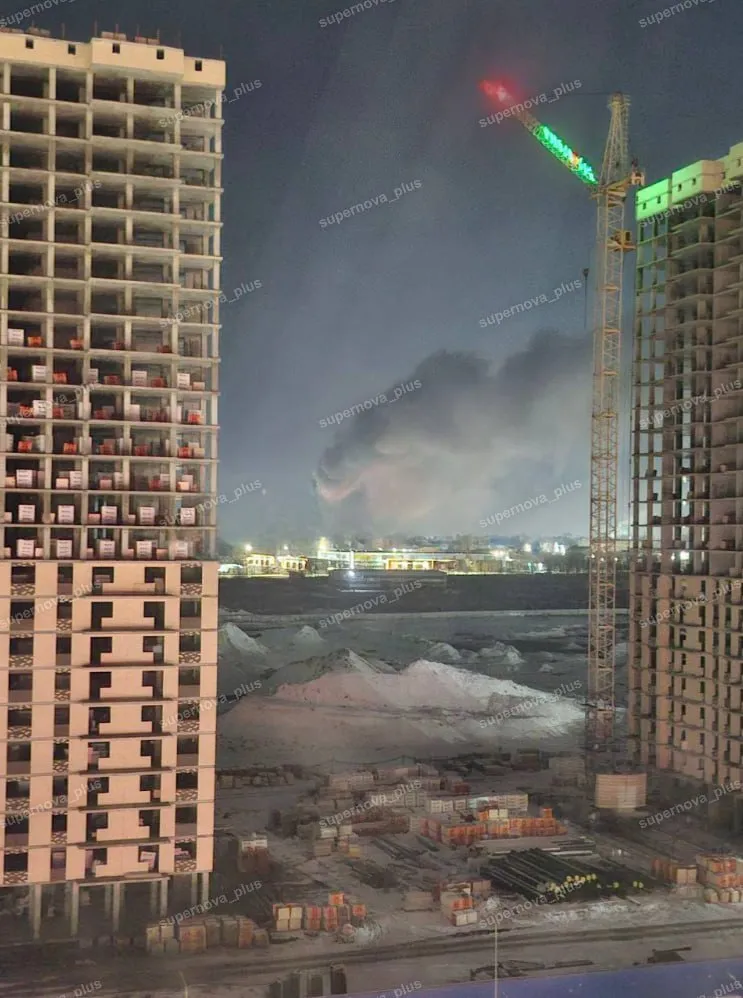 В российском Ростове прогремели взрывы, вспыхнул пожар: говорят, что горят резервуары с нефтепродуктами. Фото и видео