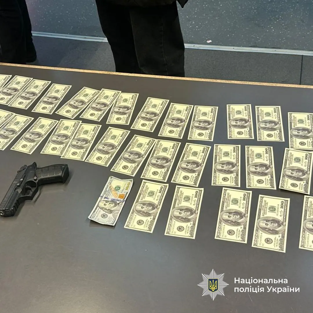 Працівники ТЦК і медики допомагали уникати мобілізації: повідомлено про підозри у восьми регіонах України. Фото і відео