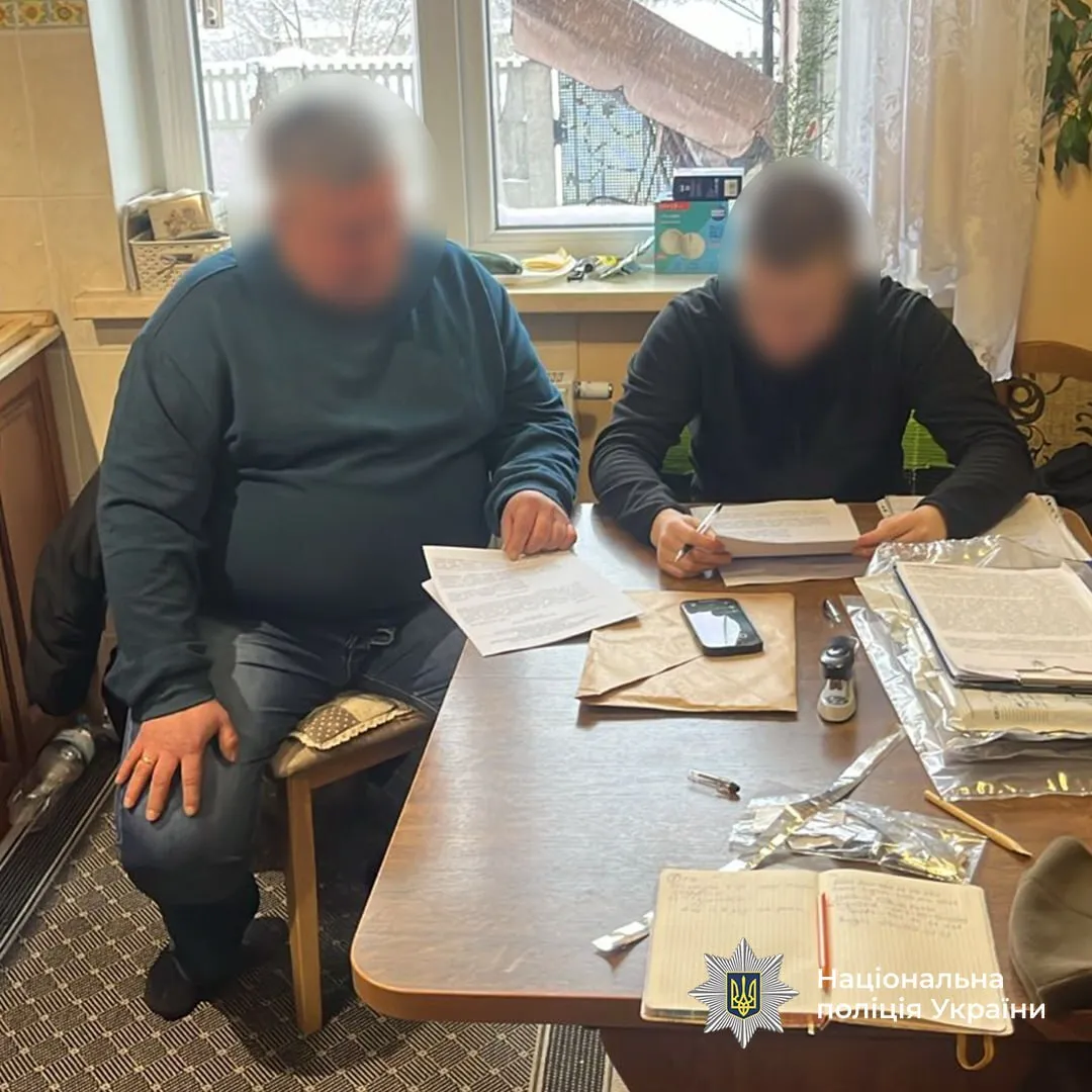 Працівники ТЦК і медики допомагали уникати мобілізації: повідомлено про підозри у восьми регіонах України. Фото і відео