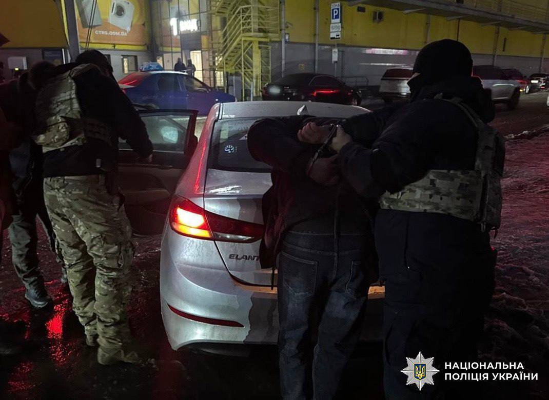 Мешканець Київщини організував "бізнес" на ухилянтах. Подробиці та фото