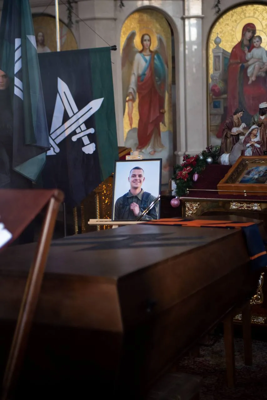 Україна втрачає найкращих синів: у Києві попрощалися з 20-річним військовим Кирилом Руденком. Фото