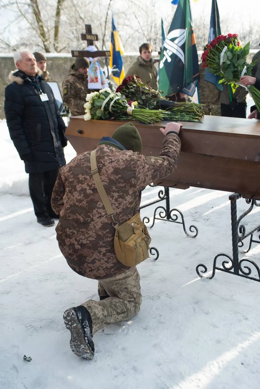 Україна втрачає найкращих синів: у Києві попрощалися з 20-річним військовим Кирилом Руденком. Фото