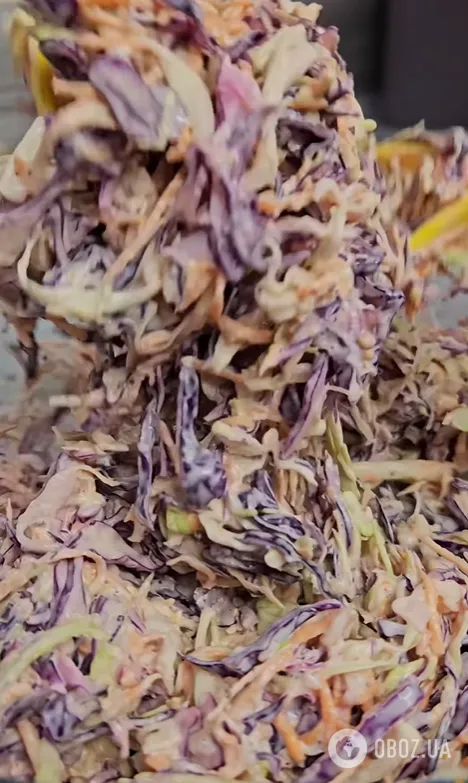 Смачний салат з білої та фіолетової капусти: заправляється майонезом