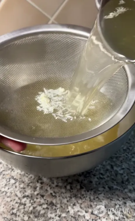 Прозорий та наваристий холодець з курки: ділимось покроковим рецептом