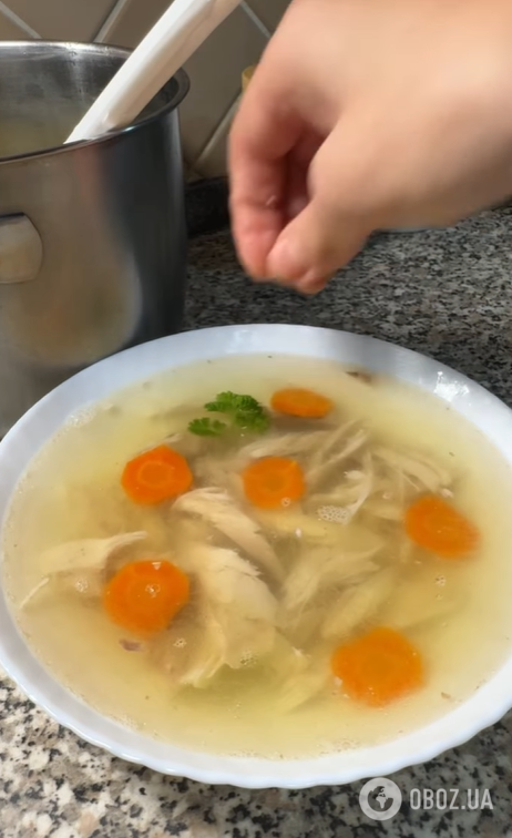 Прозорий та наваристий холодець з курки: ділимось покроковим рецептом