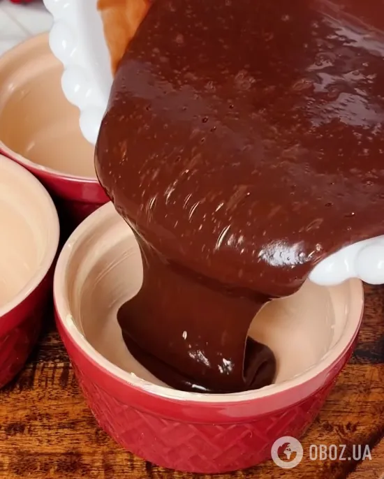 Шоколадний фондан із трьох інгредієнтів і всього за 10 хвилин: найлегший рецепт смачного десерта