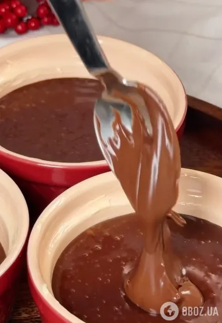 Шоколадний фондан із трьох інгредієнтів і всього за 10 хвилин: найлегший рецепт смачного десерта