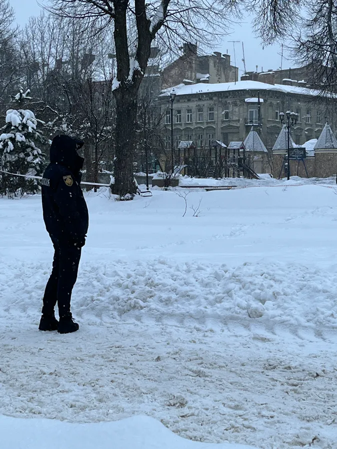 "Символічне місце": Росія атакувала Львів, дрон влучив  у дитмайданчик біля памʼятника Бандері. Відео