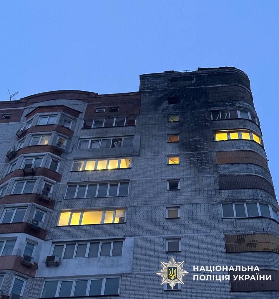 Оккупанты атаковали Киев: зафиксировано падение обломков на жилой дом. Фото