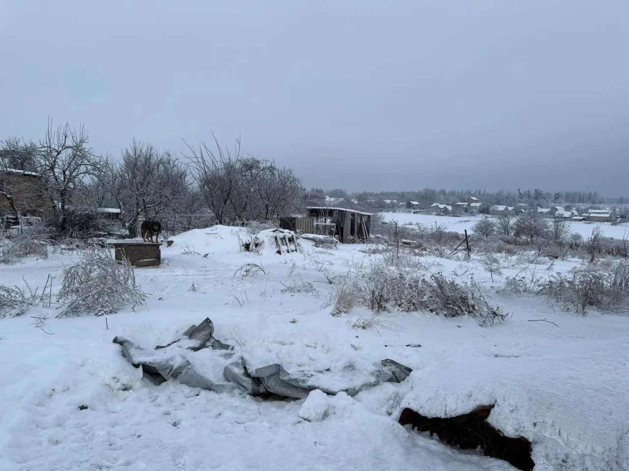 Пошкоджено будинки: наслідки чергової російської атаки на Київщину. Фото