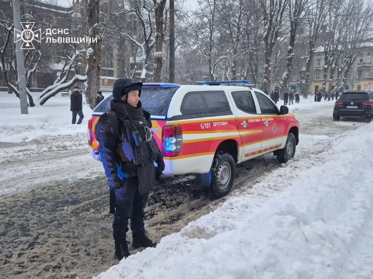 "Символічне місце": Росія атакувала Львів, дрон влучив  у дитмайданчик біля памʼятника Бандері. Відео