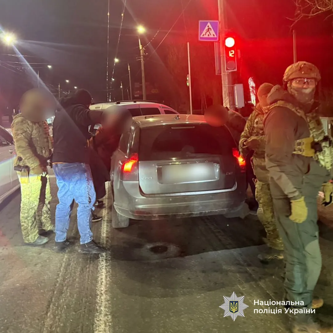 Викрадали людей і вимагали викуп: поліція затримала 13 злочинців у трьох регіонах України. Фото і відео