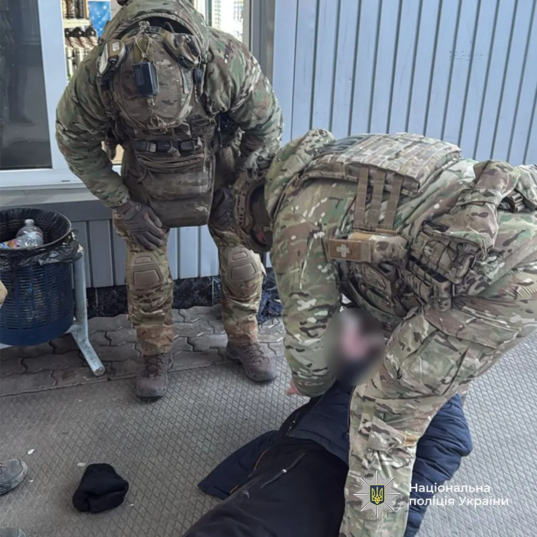 Викрадали людей і вимагали викуп: поліція затримала 13 злочинців у трьох регіонах України. Фото і відео