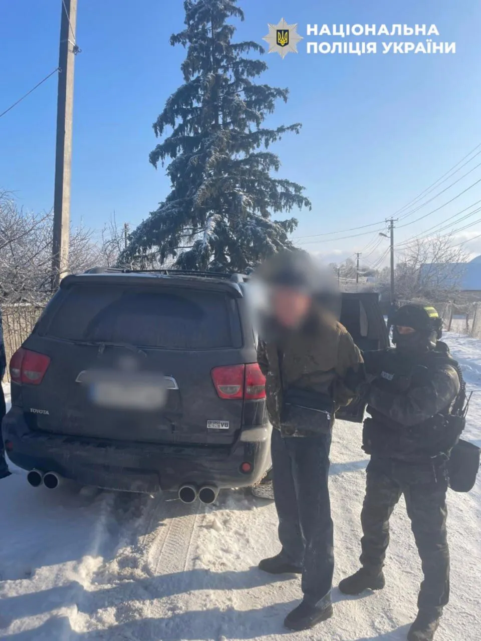 Побиття та шантаж дитиною: на Київщині затримали зловмисників, які вимагали у фермерки $130 тисяч. Фото та відео