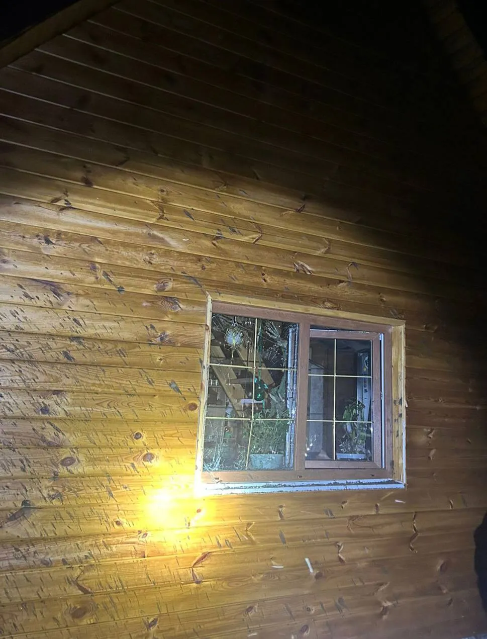 Пошкоджено будинки: наслідки чергової російської атаки на Київщину. Фото