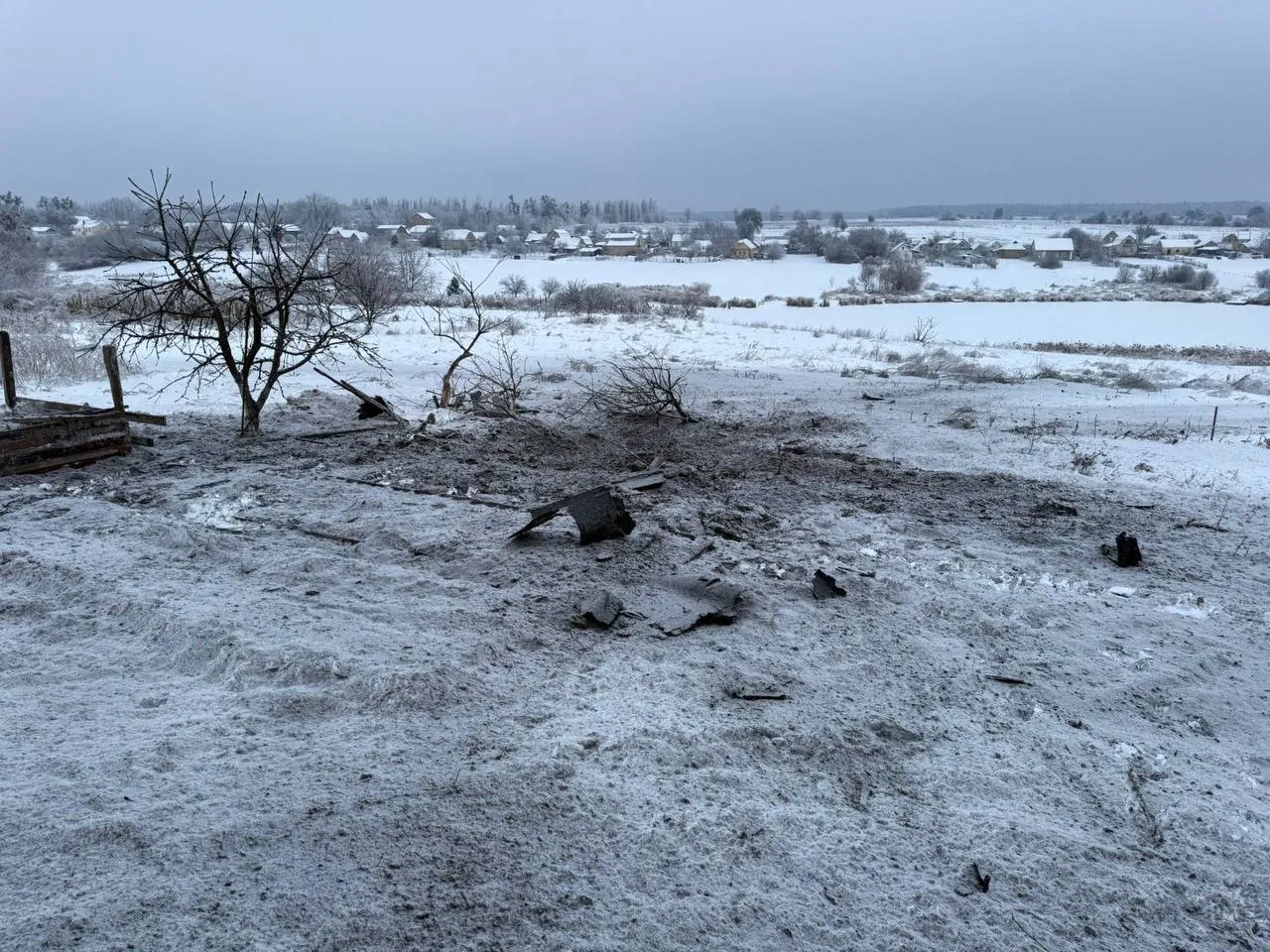 Пошкоджено будинки: наслідки чергової російської атаки на Київщину. Фото