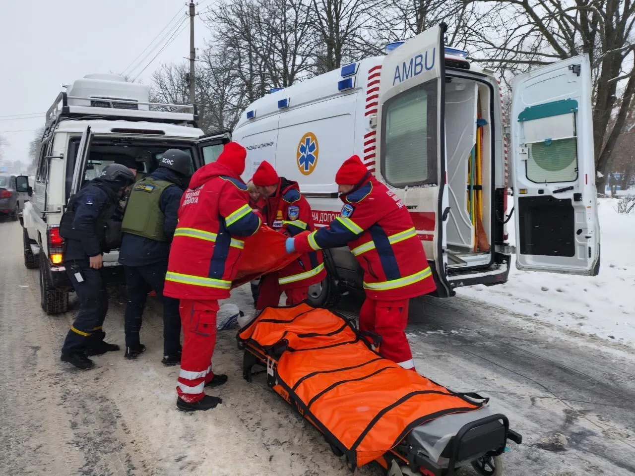 Окупанти вдарили по Нікополю: загинули двоє людей, ще шестеро постраждали. Фото