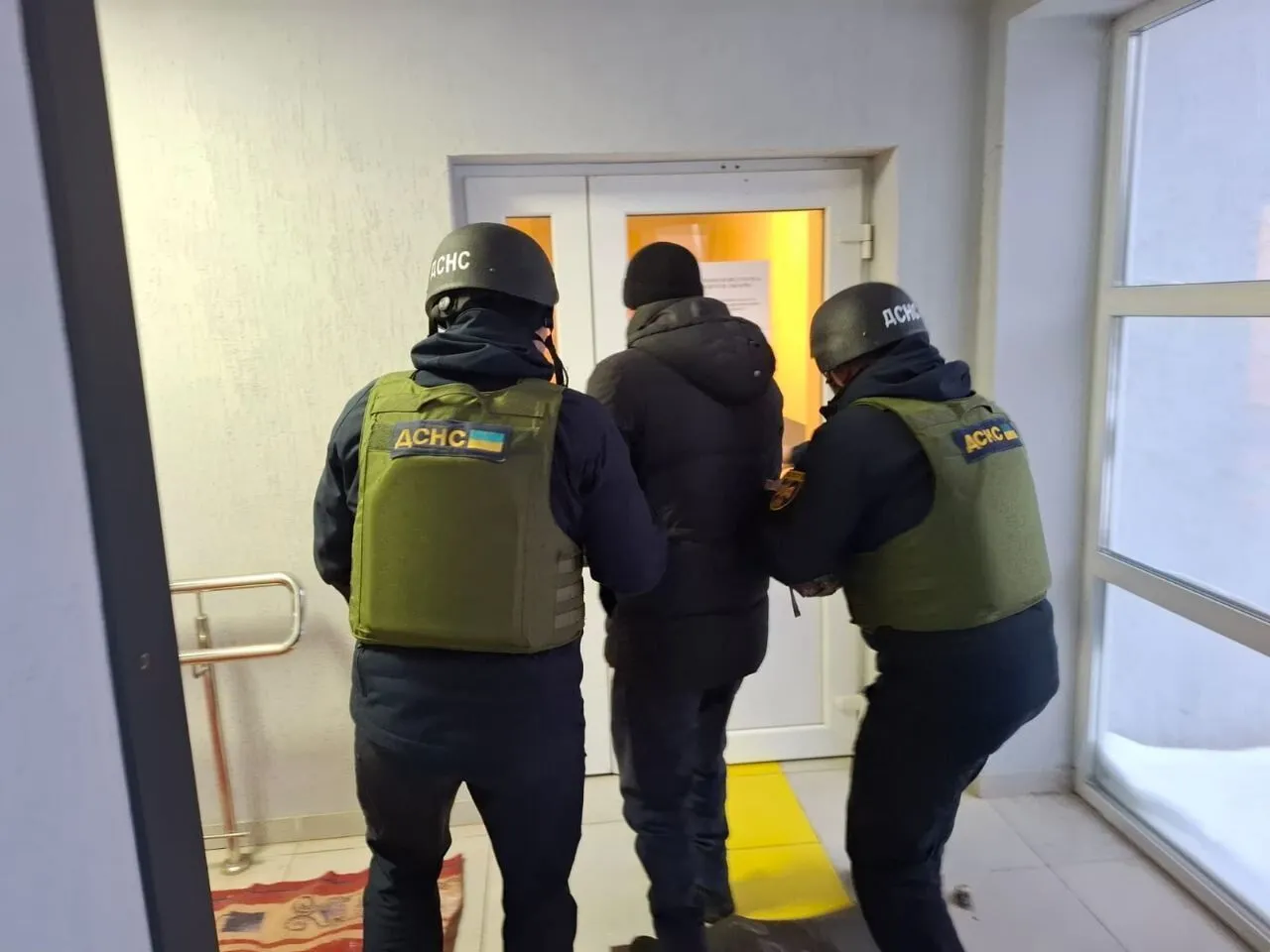 Окупанти вдарили по Нікополю: загинули двоє людей, ще шестеро постраждали. Фото