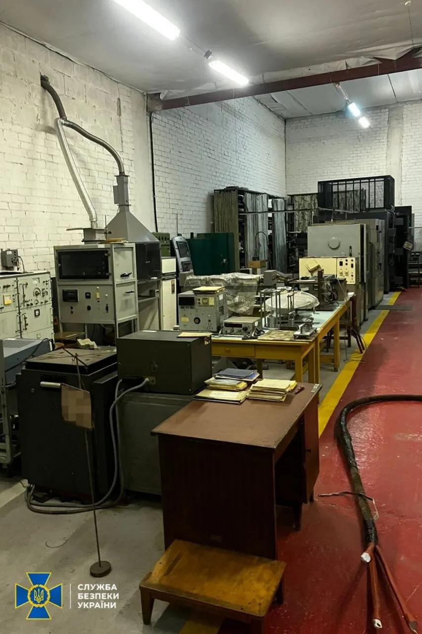 В Україні викрили "бізнесмена", який поставив ЗСУ бракованих балістичних окулярів на 60 млн грн. Фото й відео