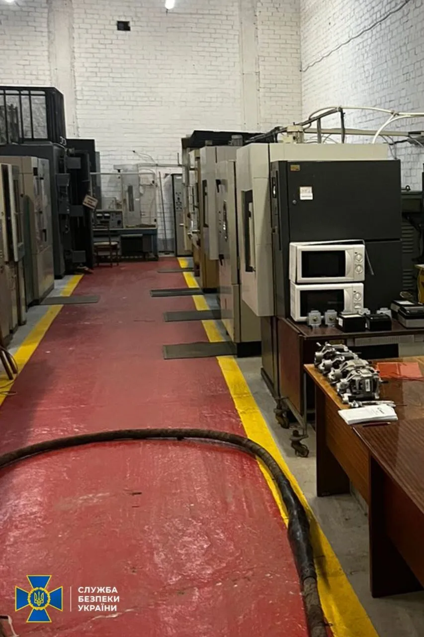 В Україні викрили "бізнесмена", який поставив ЗСУ бракованих балістичних окулярів на 60 млн грн. Фото й відео