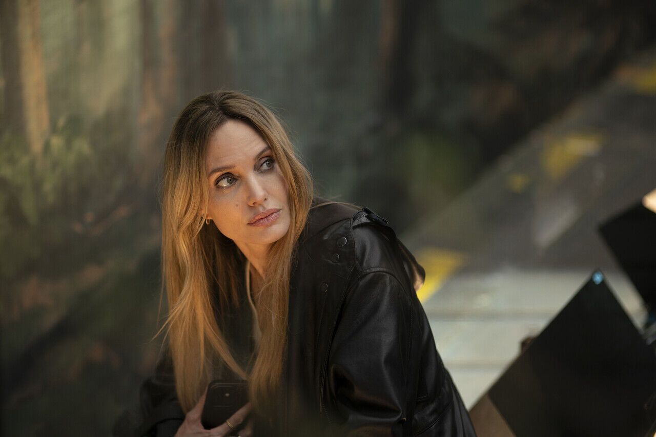 "Кутюр" з Анджеліною Джолі вийде у прокат 5 березня: прем'єра українського трейлера