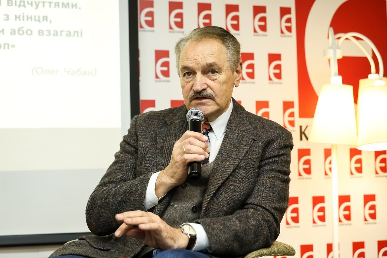 "Темнота – это другой режим жизни". Психотерапевт Олег Чабан – о том, как начинать утро после обстрелов, выживать без света и не сломаться внутри